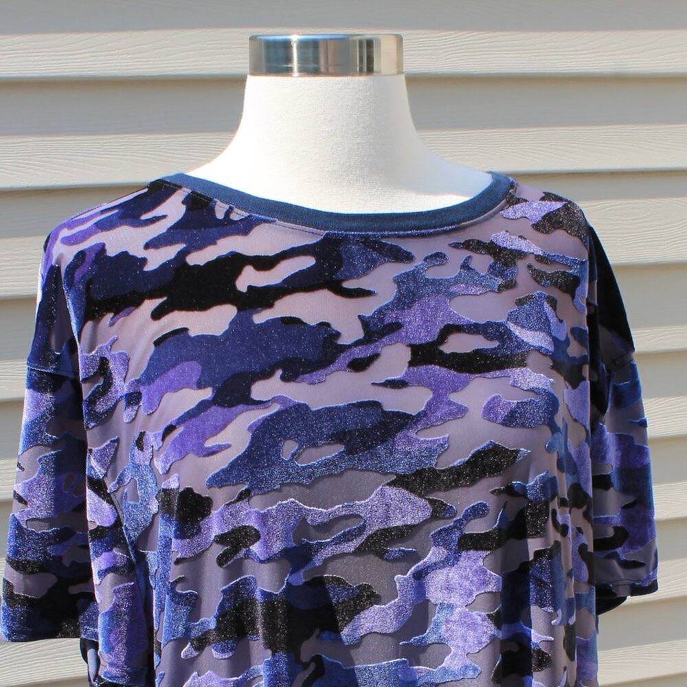 We The Free Women's Blue Velvet & Sheer Camo Print Short Sleeve Top Size Med